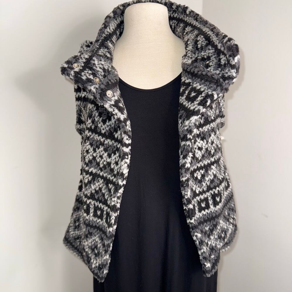 Dylan LA Aztec Faux Fur Vest | Black & White Soft Fleece One Size